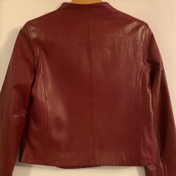 Leather jacket suitable for all occasions. Great for the holidays. - Picture 2 of 4